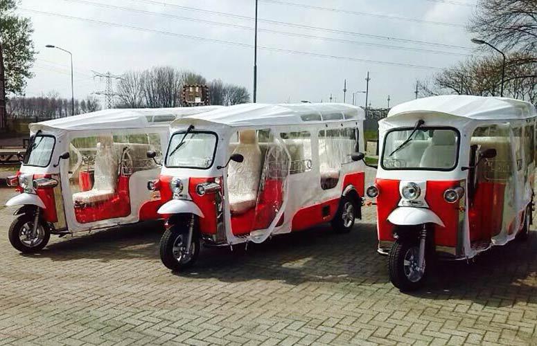 More-Itz vergaderen en tuk tuk rijden