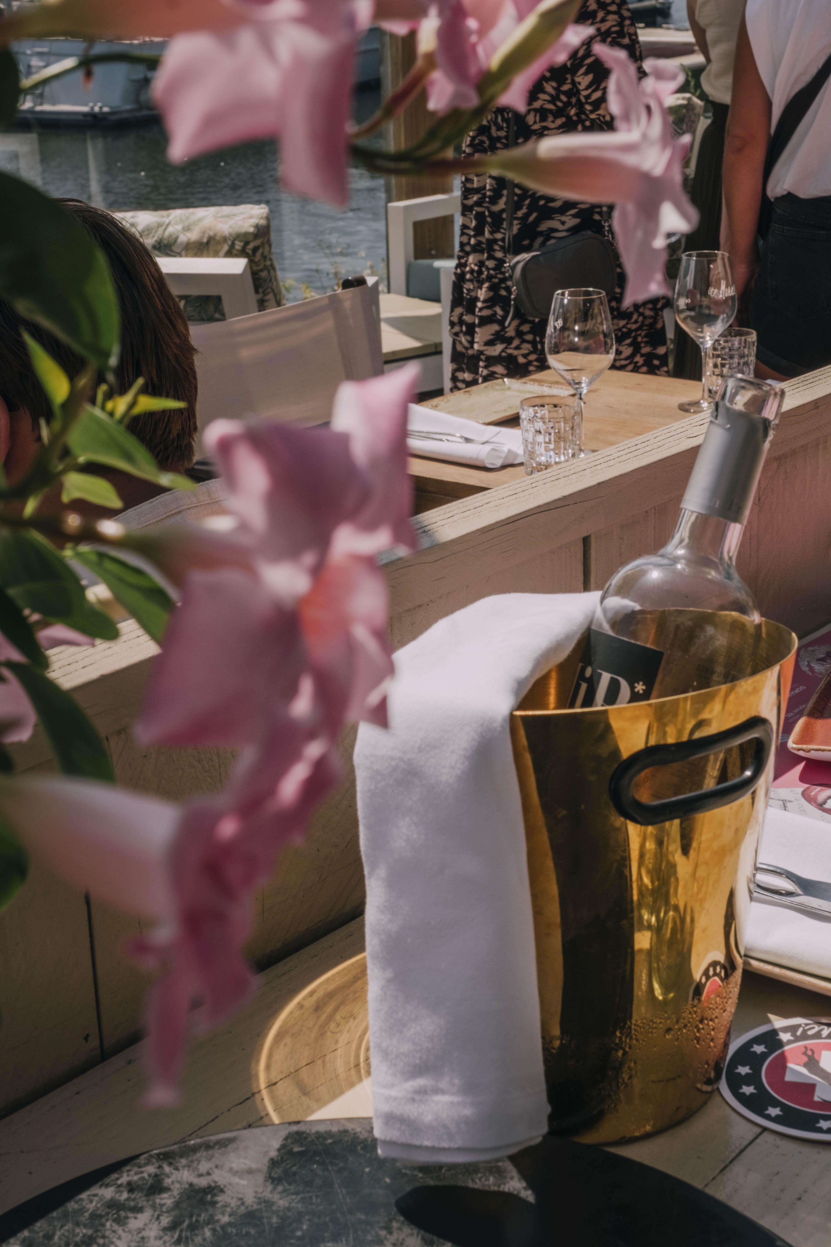 Romantische trouwlocatie styling tafel